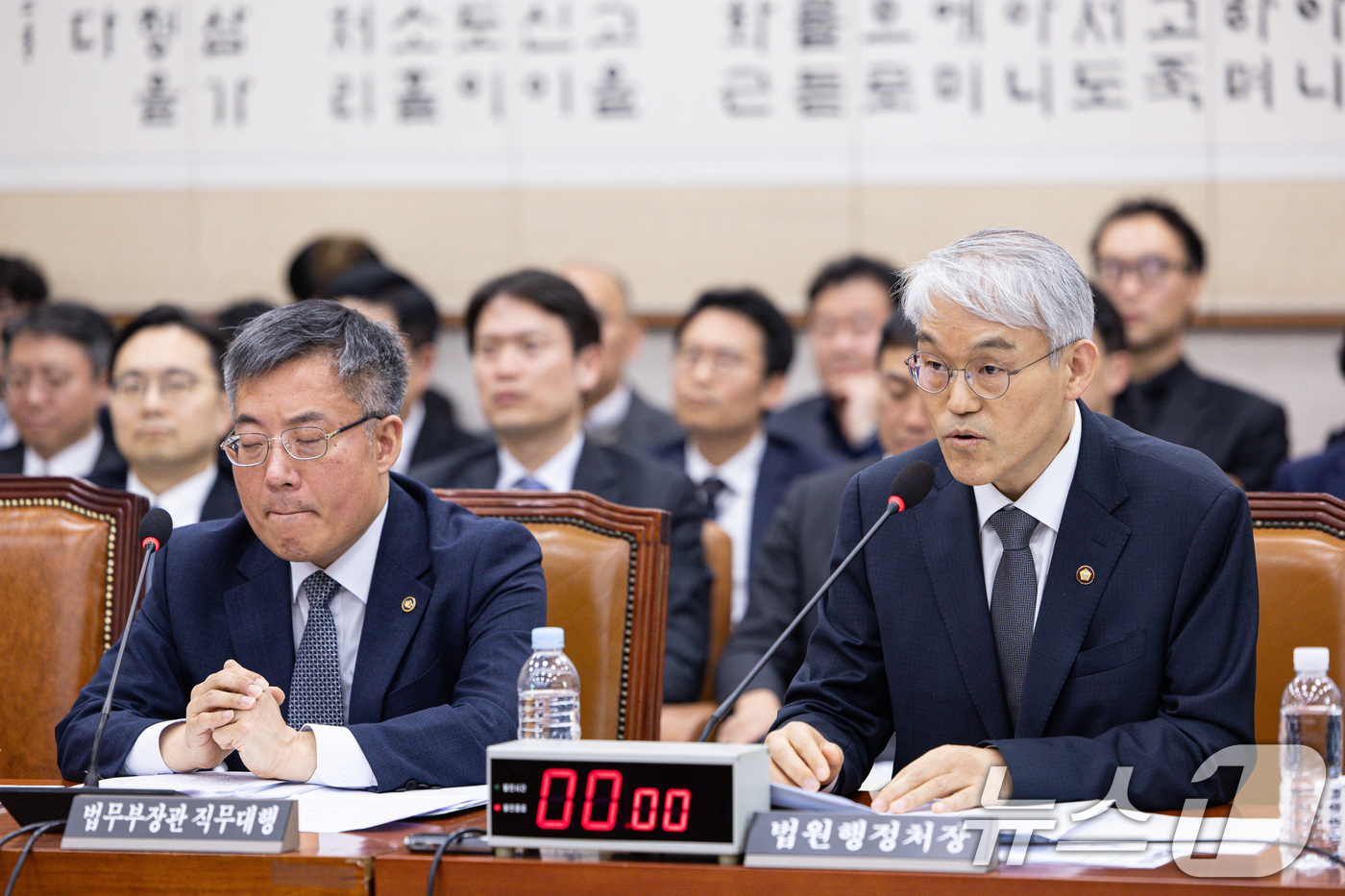 (서울=뉴스1) 이재명 기자 = 천대엽 법원행정처 처장이 12일 오후 서울 여의도 국회에서 열린 제423회 국회(임시) 법제사법위원회 제1차 전체회의에서 의원 질의에 답변하고 있다 …