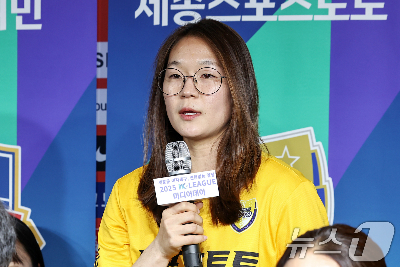 (서울=뉴스1) 민경석 기자 = 세종스포츠토토 김도연이 12일 오후 서울 종로구 축구회관에서 열린 '2025 WK리그 미디어데이'에서 새 시즌 각오를 밝히고 있다.2025 WK리그 …