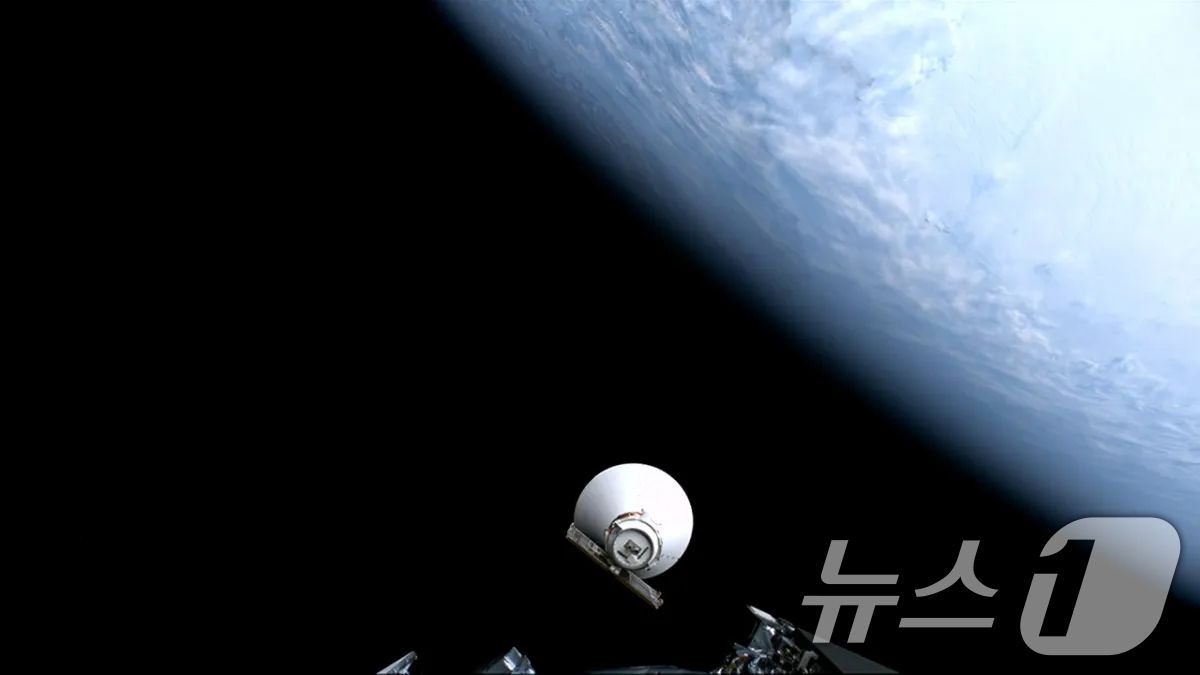 (서울=뉴스1) = 미국 항공우주국(NASA)과 한국천문연구원이 공동 개발한 우주망원경 '스피어엑스'가 12일 낮 12시 10분(한국시간) 미국 캘리포니아주 밴덴버그 우주기지에서 …