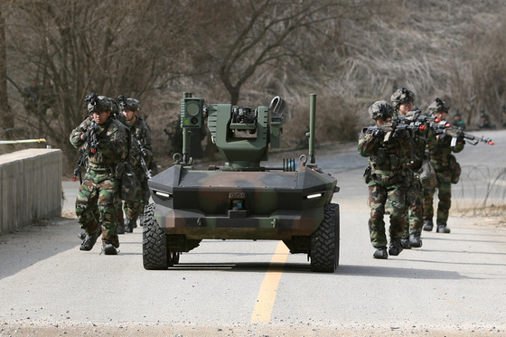 현대로템 vs 한화에어로…軍 '다목적 무인차량' 도입 이번엔 결론?