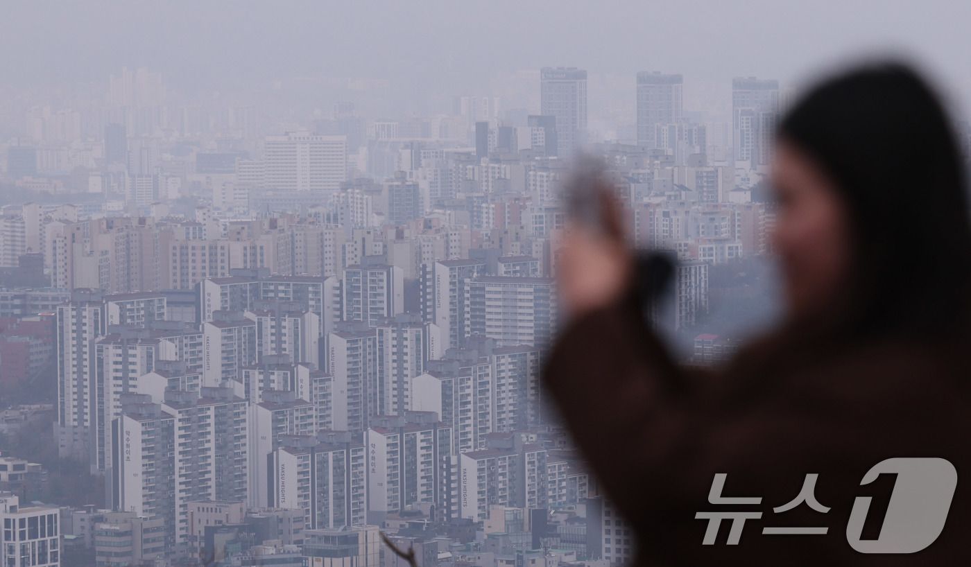 (서울=뉴스1) 박지혜 기자 = 지난달 전국 아파트 평균 분양가가 처음으로 3.3㎡(평)당 3000만원을 넘어선 것으로 집계됐다.12일 부동산R114 자료에 따르면 지난달 전국 아 …