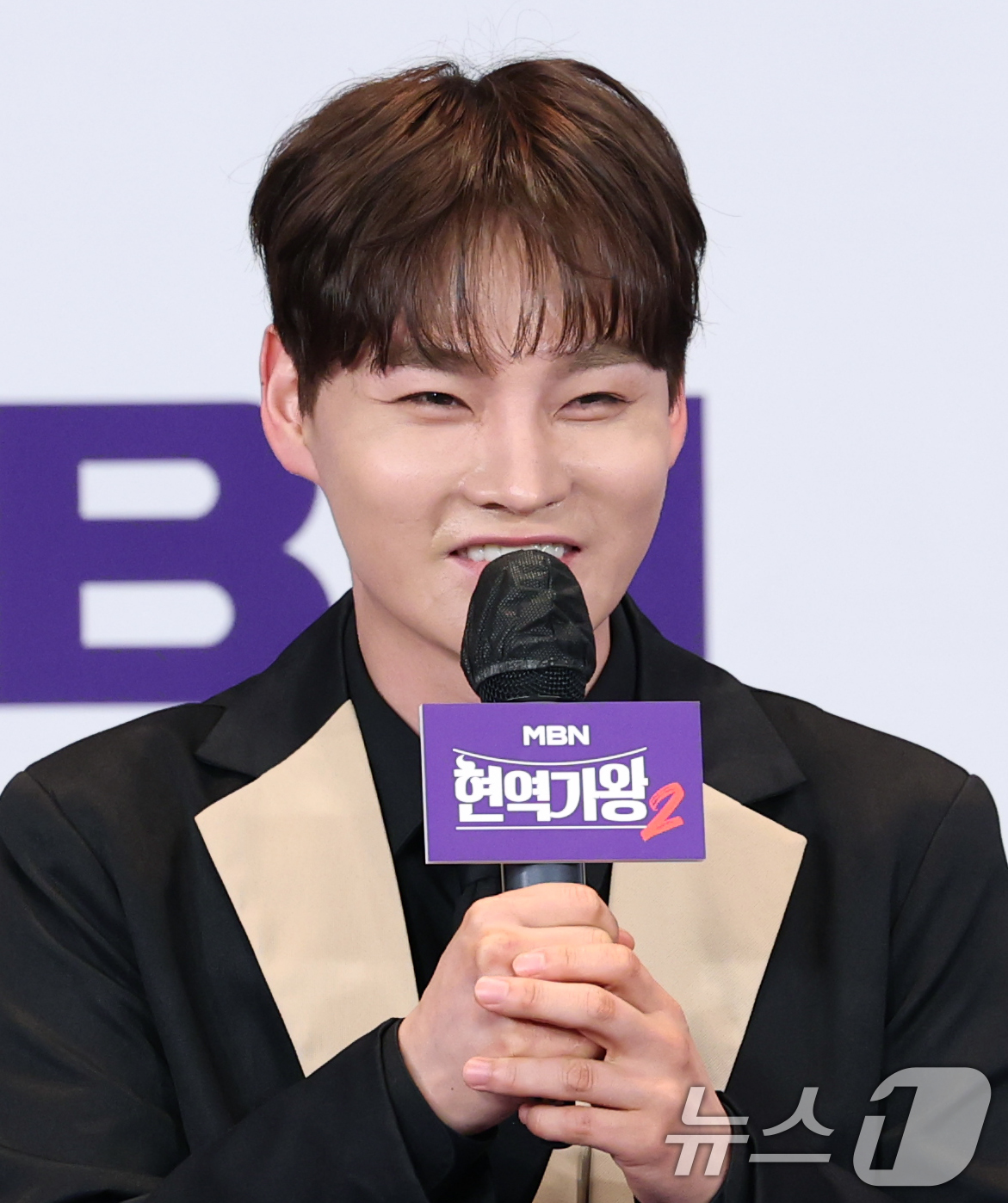 (서울=뉴스1) 권현진 기자 = 가수 박서진이 12일 서울 마포구 누리꿈스퀘어 비즈니스타워에서 열린 MBN ‘현역가왕2’ TOP7 종영 기자 간담회에서 인사말을 하고 있다. 202 …