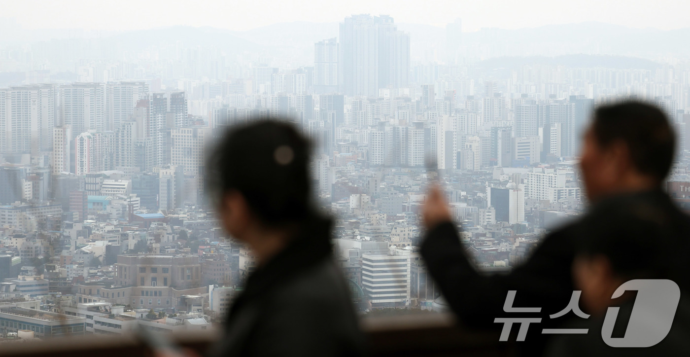 (서울=뉴스1) 박지혜 기자 = 지난달 전국 아파트 평균 분양가가 처음으로 3.3㎡(평)당 3000만원을 넘어선 것으로 집계됐다.12일 부동산R114 자료에 따르면 지난달 전국 아 …