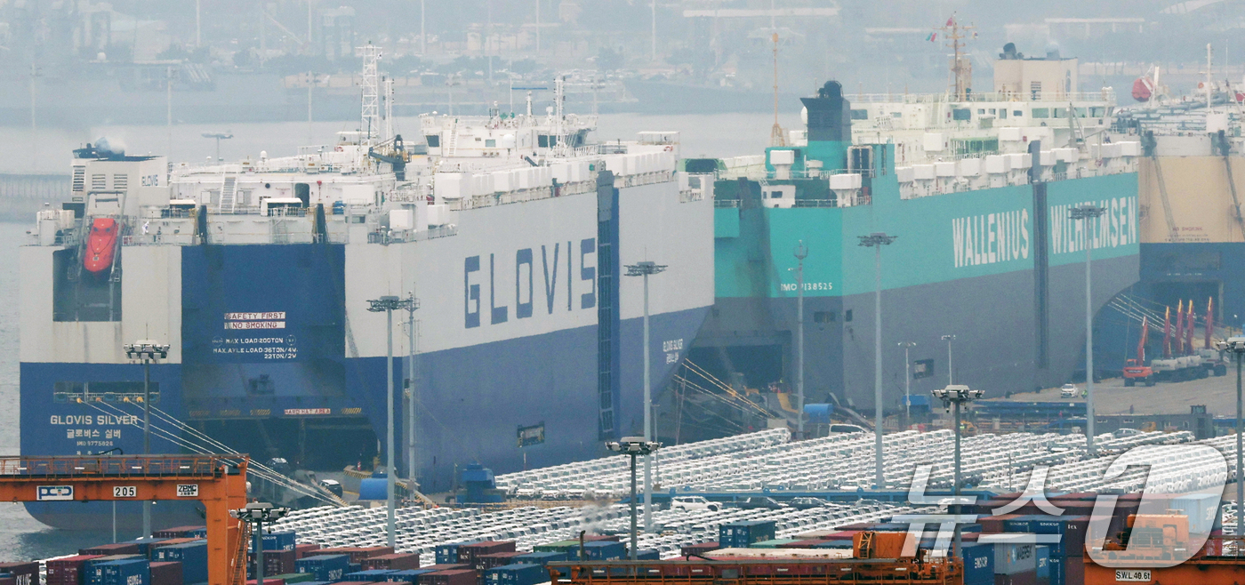 (평택=뉴스1) 김영운 기자 = 도널드 트럼프 미국 대통령이 모든 국가의 철강과 알루미늄에 부과한 25% 관세가 12일 오전 0시(현지시간, 한국시간 12일 오후 1시)를 기해 발 …