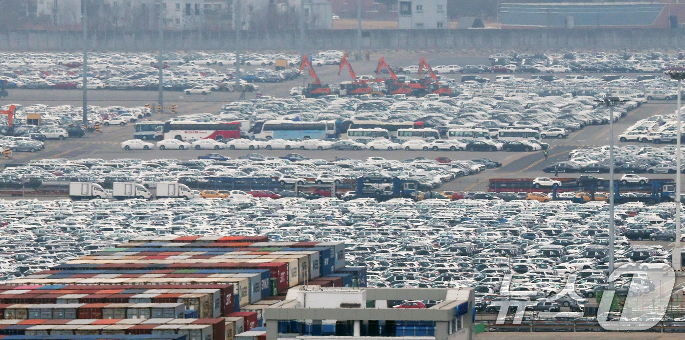 (평택=뉴스1) 김영운 기자 = 도널드 트럼프 미국 대통령이 모든 국가의 철강과 알루미늄에 부과한 25% 관세가 12일 오전 0시(현지시간, 한국시간 12일 오후 1시)를 기해 발 …