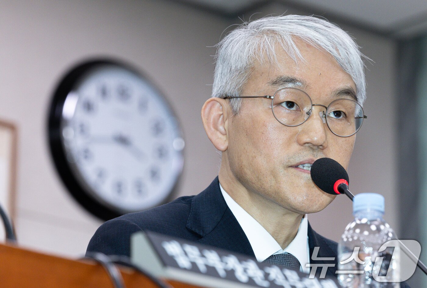 본문 이미지 - 천대엽 법원행정처 처장이 12일 오후 서울 여의도 국회에서 열린 제423회 국회&#40;임시&#41; 법제사법위원회 제1차 전체회의에서 의원 질의에 답변하고 있다. 2025.3.12/뉴스1 ⓒ News1 이재명 기자