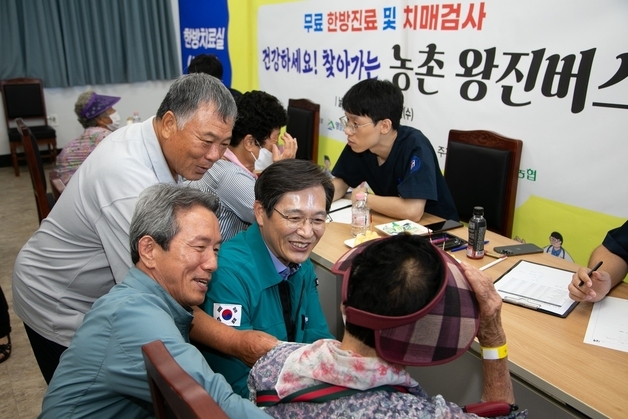 영암군 '농촌왕진버스 사업' 8개 농협 확대…"전 주민 혜택"