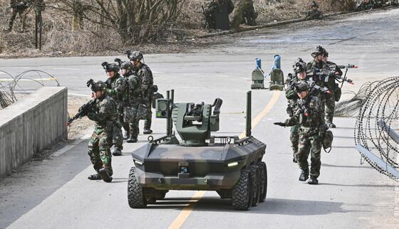 방사청 다목적무인車 사업 '도마'…업체 민원에 성적서 재제출 검토