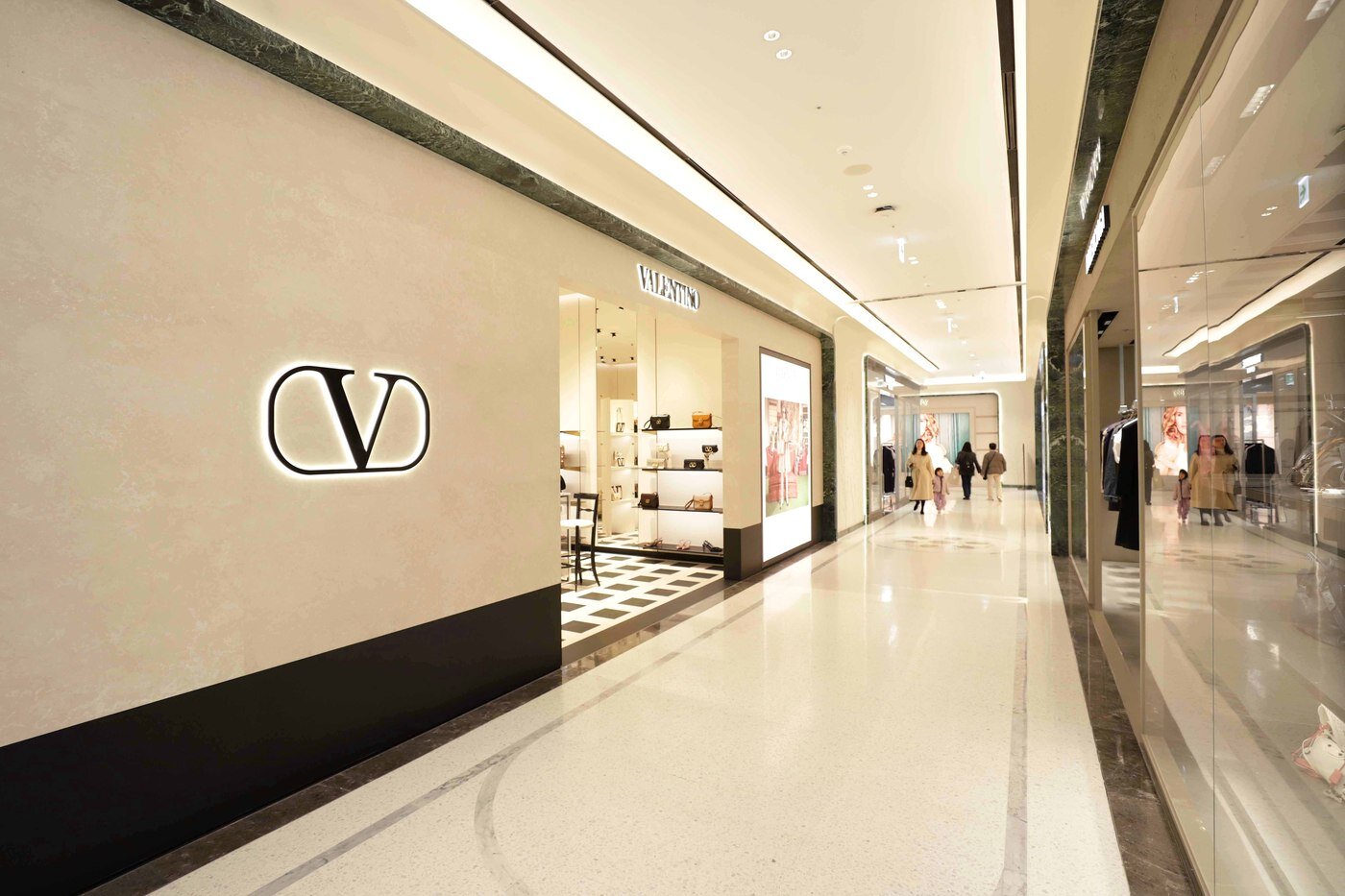 본문 이미지 -  신관 2층 리뉴얼 매장 이미지