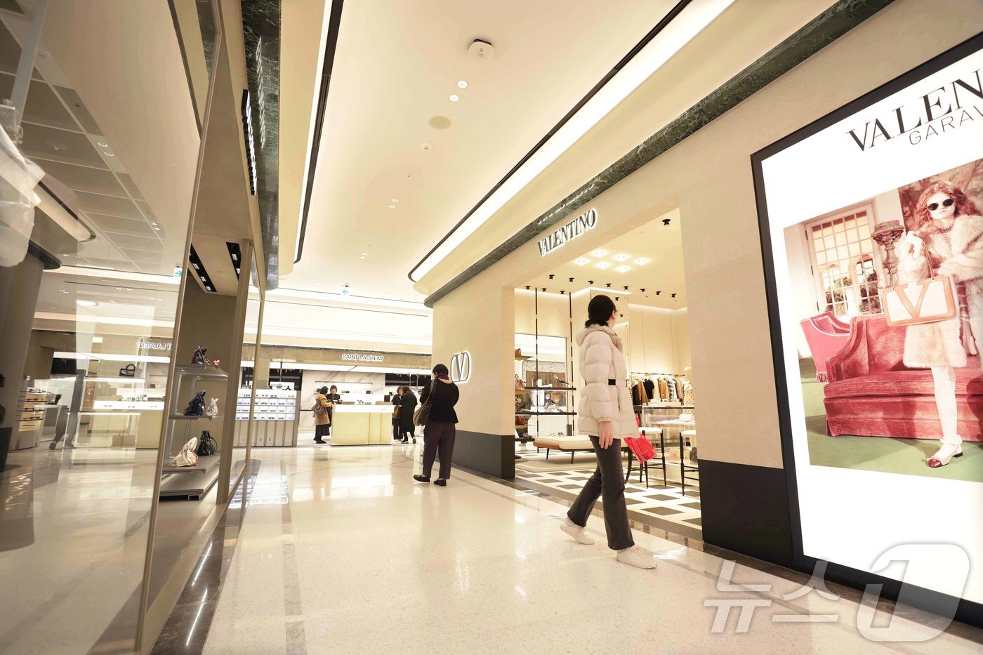 본문 이미지 - 본점 신관 2층 리뉴얼 매장 이미지. (신세계백화점 제공. 재판매 및 DB 금지) 2025.3.13 ⓒ 뉴스1