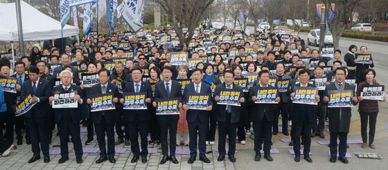 "尹 신속 파면"…전북 정치권·시민단체, 천막농성·단식·삭발까지