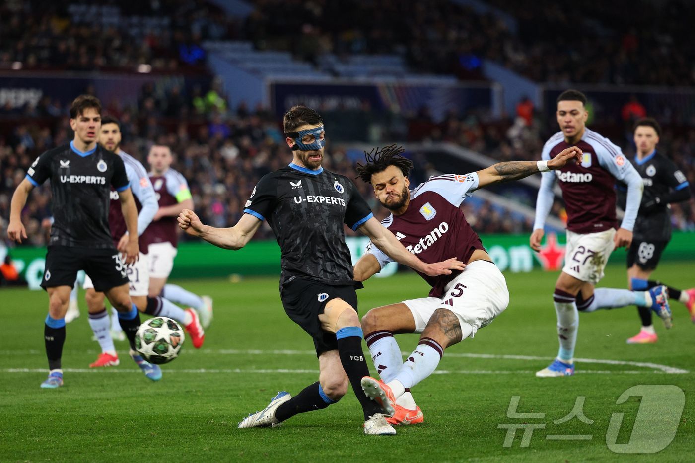 본문 이미지 - 아스널과 클럽 브뤼헤의 경기 모습ⓒ AFP=뉴스1