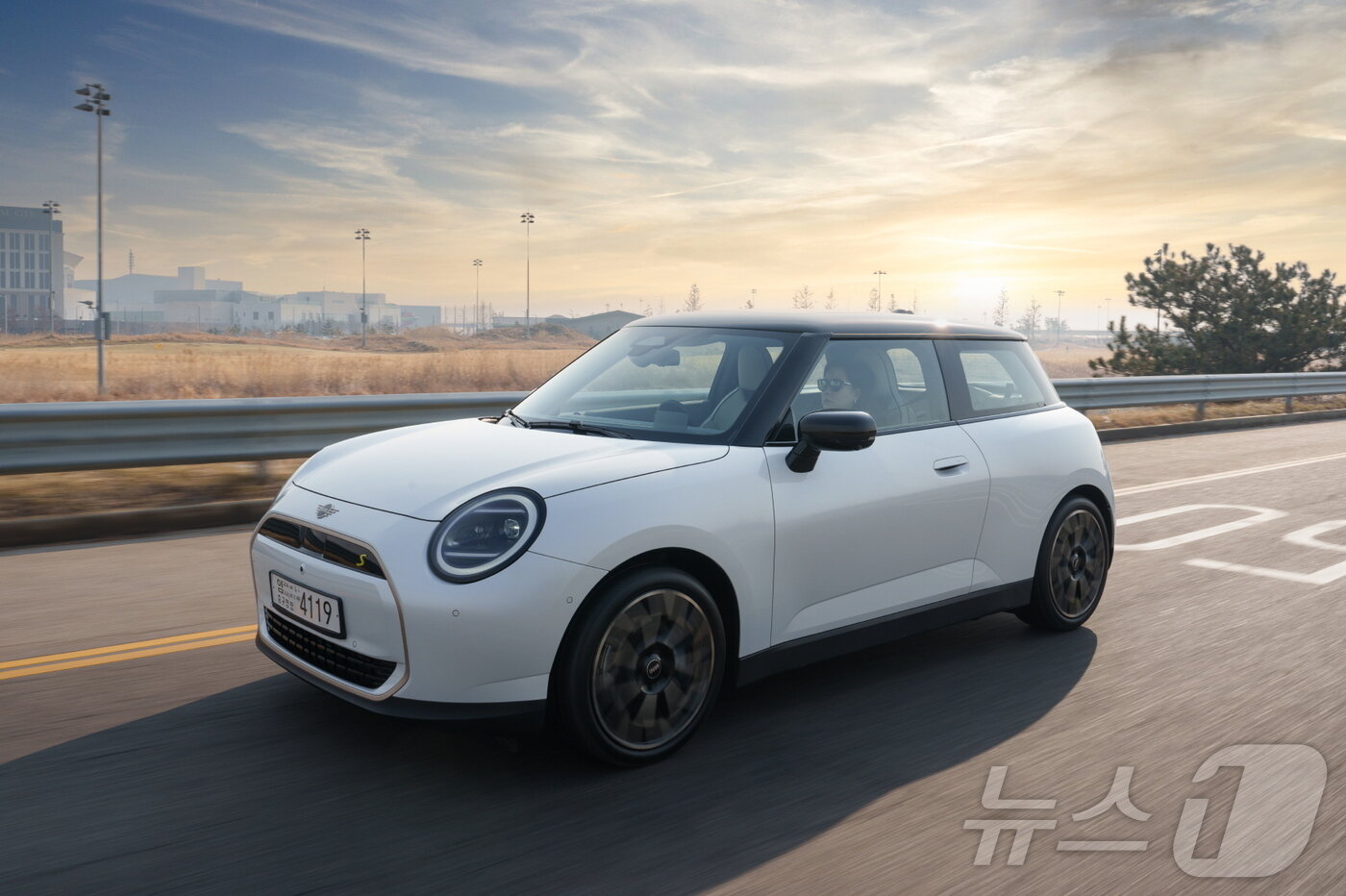 본문 이미지 - 더 뉴 올-일렉트릭 MINI 쿠퍼