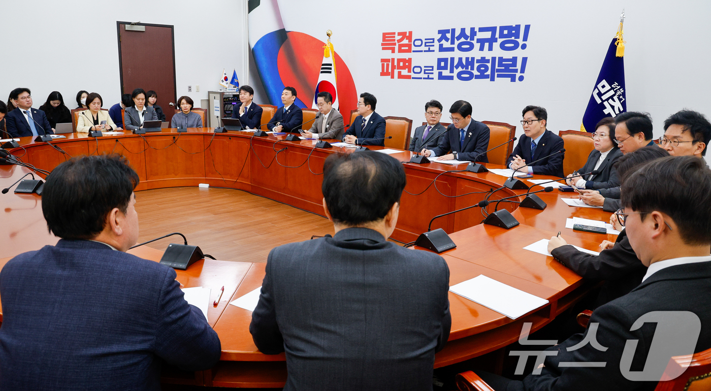 (서울=뉴스1) 안은나 기자 = 국회 법제사법위원회 간사인 박범계 더불어민주당 의원이 13일 오전 서울 여의도 국회에서 열린 정책조정회의에 참석해 발언하고 있다. 2025.3.13 …