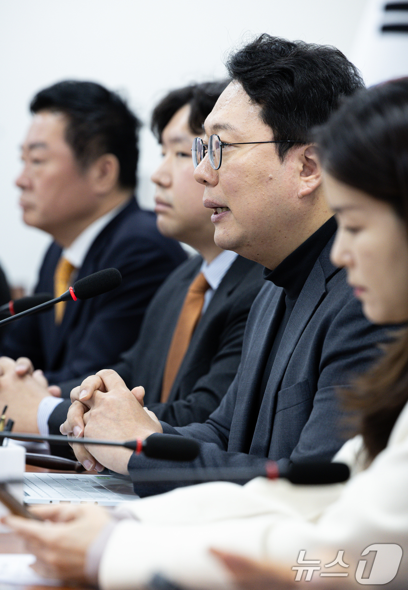 (서울=뉴스1) 이재명 기자 = 천하람 개혁신당 당대표 권한대행 겸 원내대표가 13일 오전 서울 여의도 국회에서 열린 최고위원회의에서 발언을 하고 있다. 2025.3.13/뉴스1