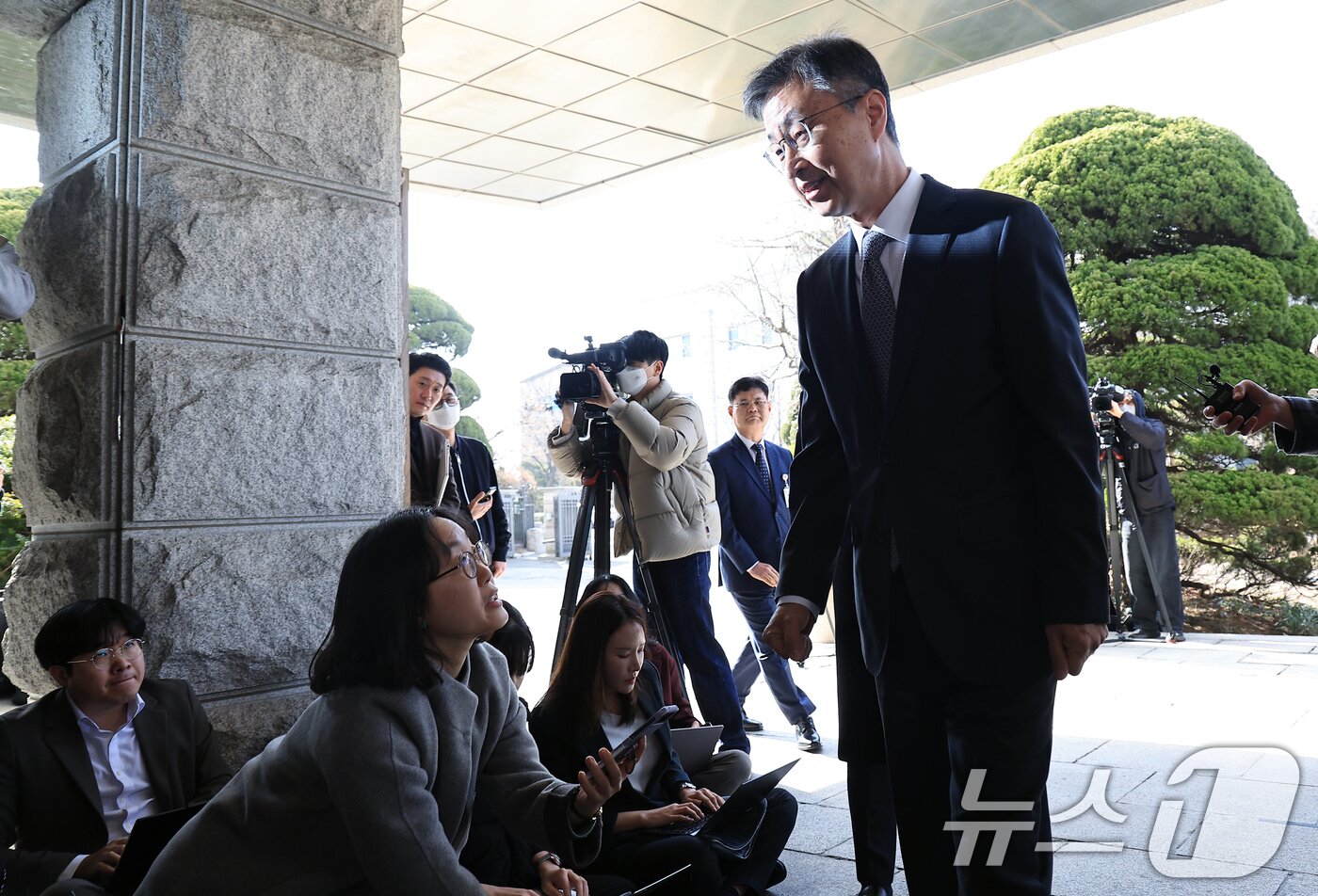 본문 이미지 - 최재해 감사원장이 13일 오전 서울 종로구 북촌로 감사원으로 직무 복귀하며 입장 표명을 하고 있다. 2025.3.13/뉴스1 ⓒ News1 박정호 기자