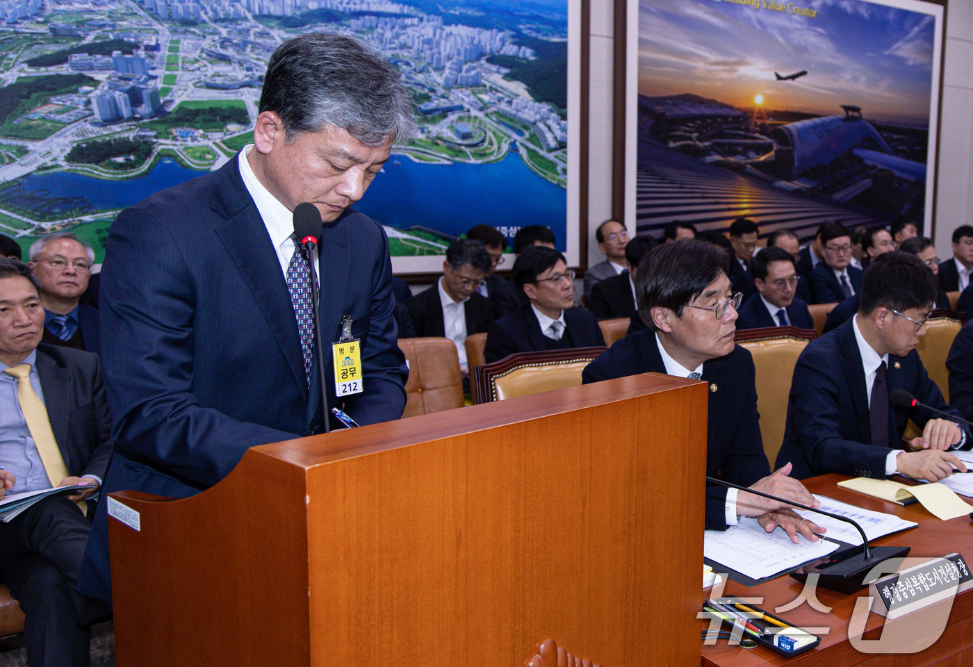 (서울=뉴스1) 이재명 기자 = 주우정 현대엔지니어링 대표가 13일 서울 여의도 국회에서 열린 제423회 국회(임시회) 국토교통위원회 제1차 전체회의에서 의원 질의에 답변하기 위해 …
