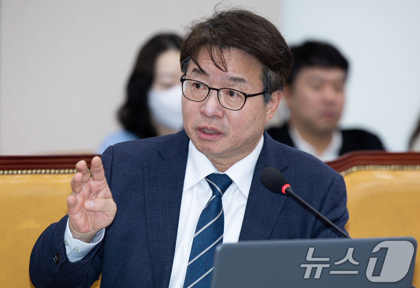 (서울=뉴스1) 이재명 기자 = 염태영 더불어민주당 의원이 13일 서울 여의도 국회에서 열린 제423회 국회(임시회) 국토교통위원회 제1차 전체회의에서 서울·양평 타당성조사 용역 …