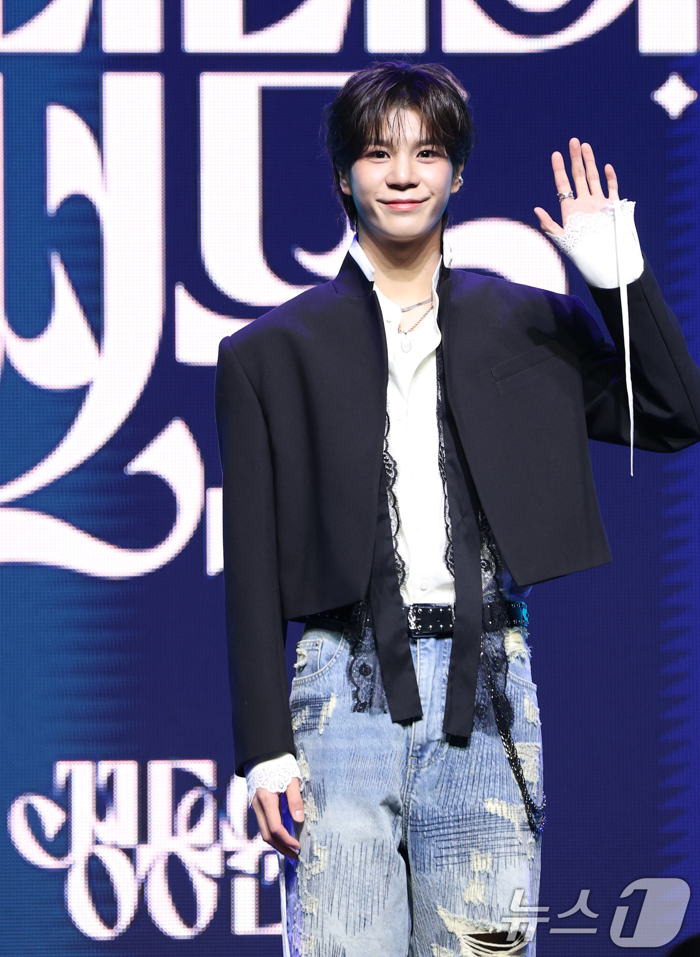 (서울=뉴스1) 권현진 기자 = 가수 정동원이 13일 오후 서울 이촌동 노들섬 라이브하우스에서 가진 두 번째 정규 앨범 '키다리의 선물' 쇼케이스에서 포즈를 취하고 있다. 2025 …