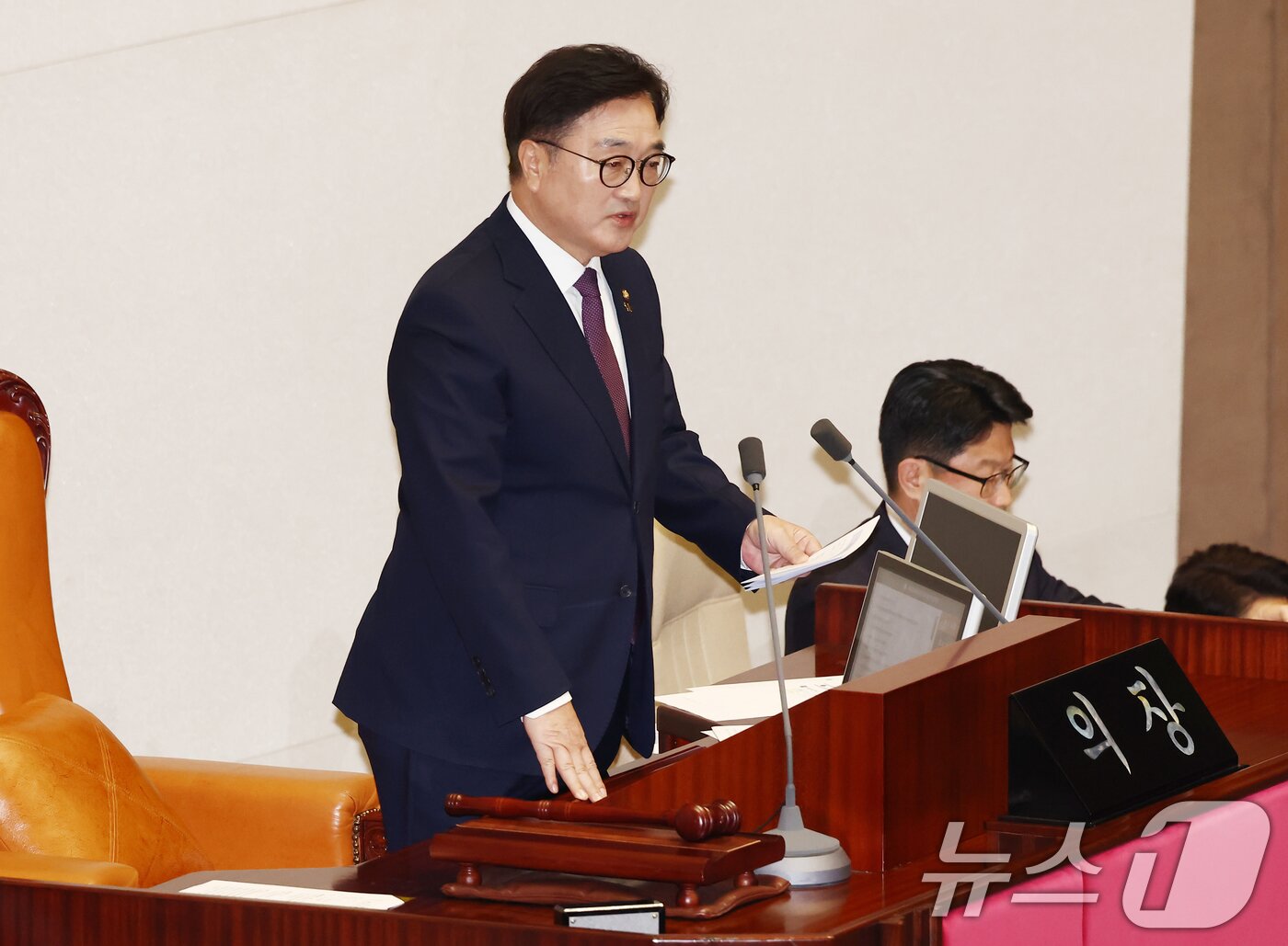본문 이미지 - 우원식 국회의장이 13일 오후 서울 여의도 국회에서 열린 본회의에서 민생 법안 처리 관련 발언을 하고 있다. 2025.3.13/뉴스1 ⓒ News1 김민지 기자