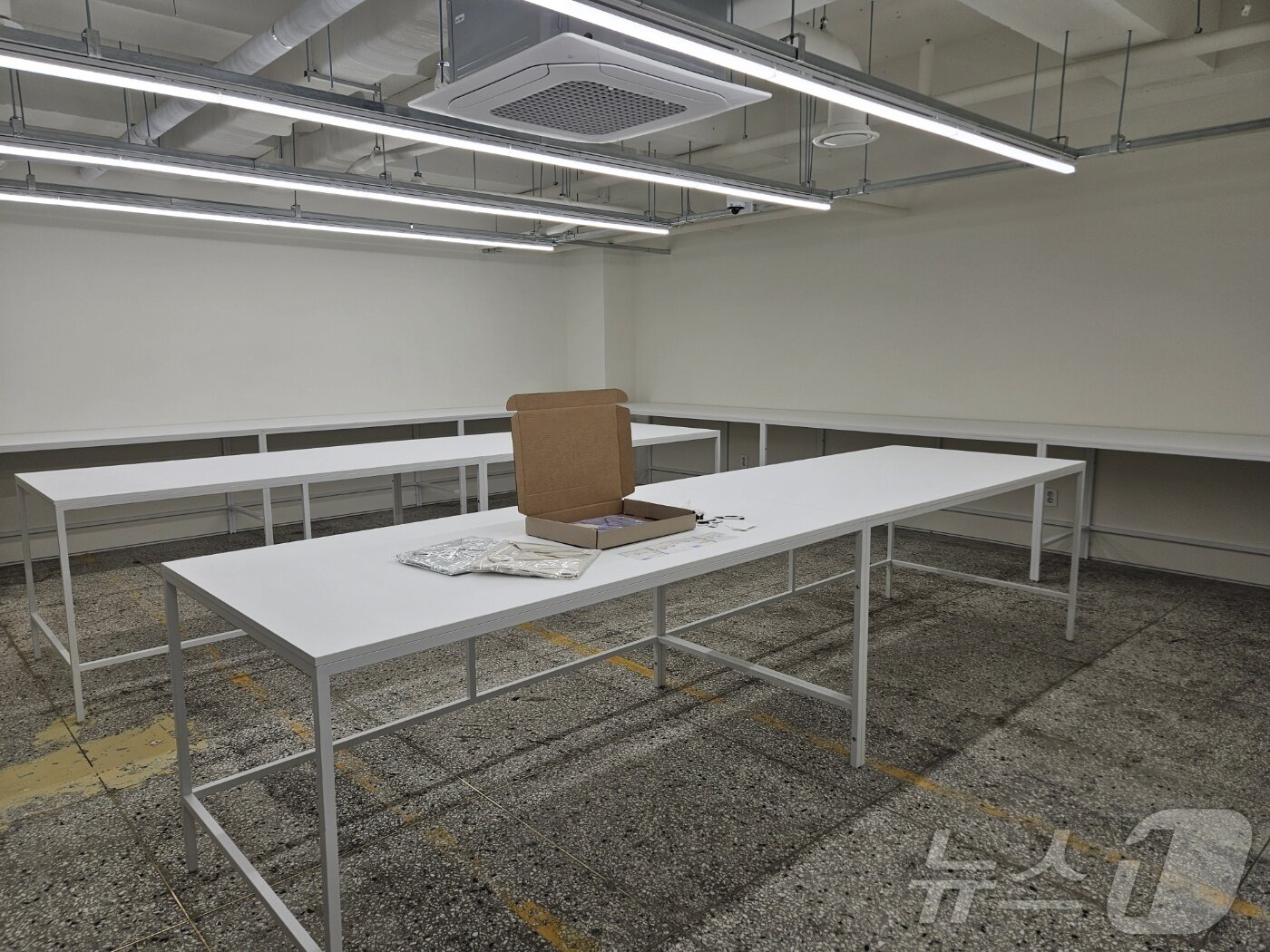 본문 이미지 - 무신사 스튜디오 동대문종합시장점 내부 모습. 상품 포장 공간.ⓒ 뉴스1/김진희 기자.