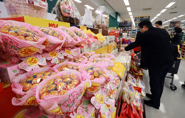 화이트데이 엇갈린 성적…GS25·세븐·이마트24 선방, CU '주춤'