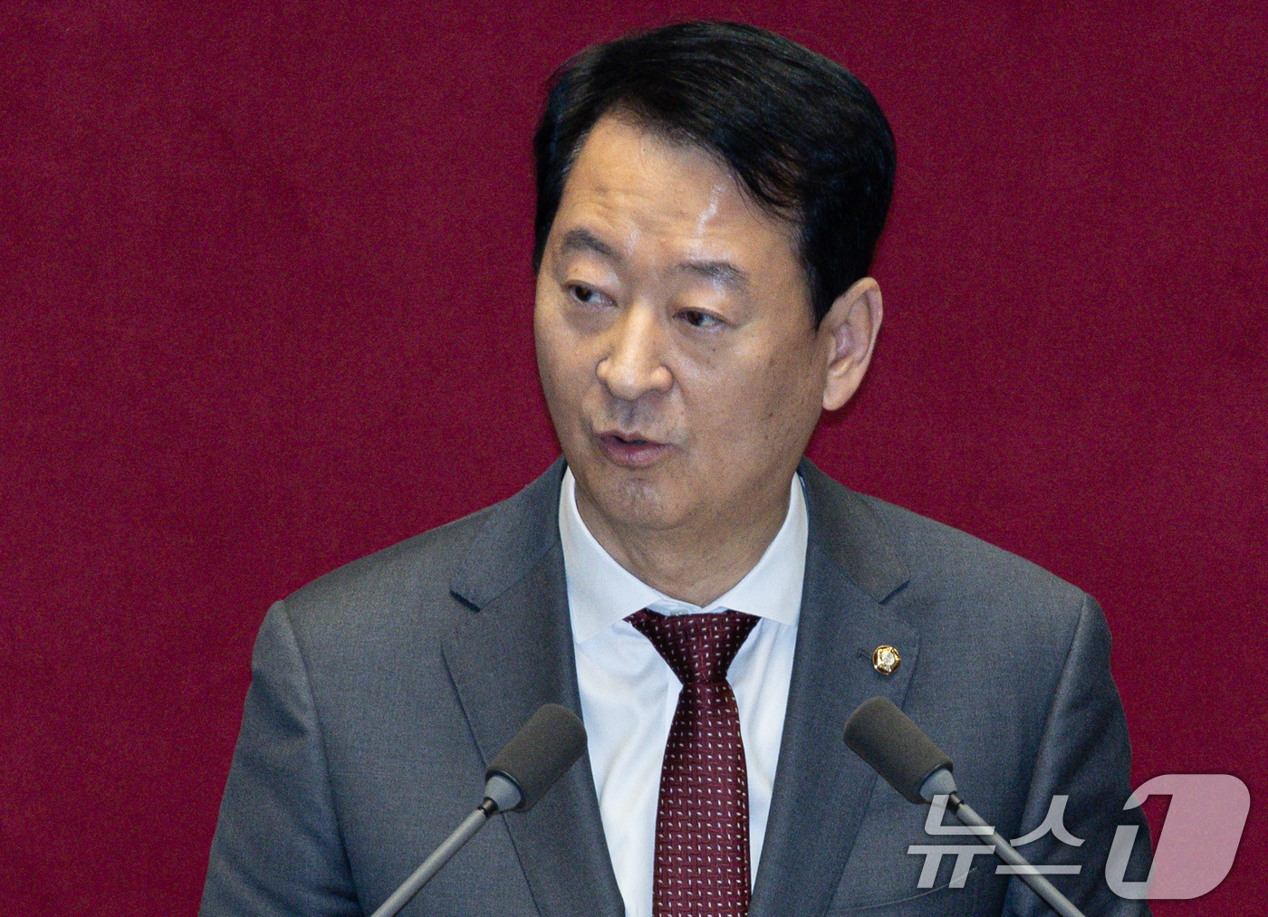 (서울=뉴스1) 이재명 기자 = 최은석 국민의힘 의원이 13일 오후 서울 여의도 국회 본회의장에서 열린 제423회 국회(임시회) 제1차 본회의에서 상법 일부개정법률안(대안)에 대한 …