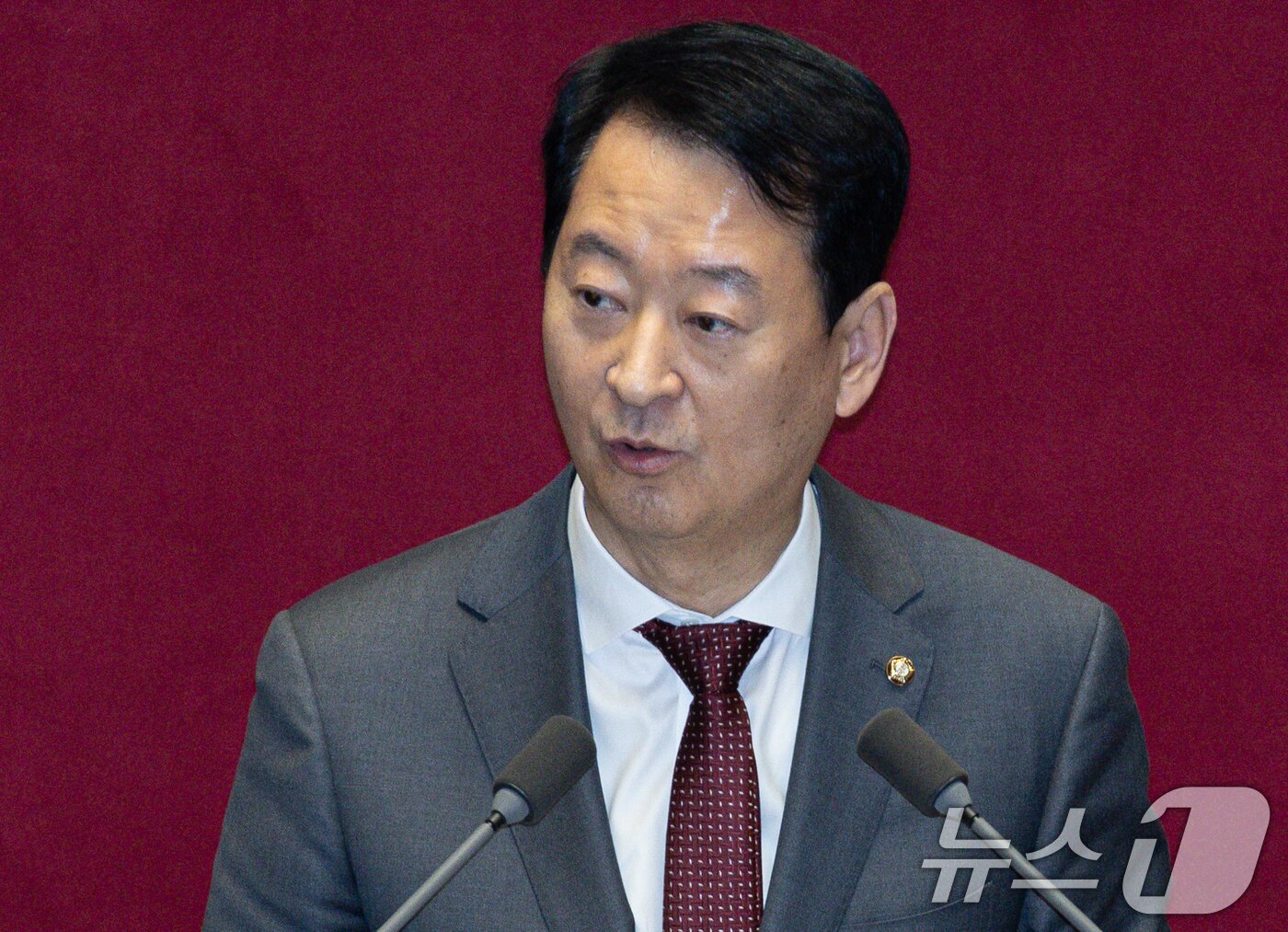본문 이미지 - 최은석 국민의힘 의원이 13일 오후 서울 여의도 국회 본회의장에서 열린 제423회 국회&#40;임시회&#41; 제1차 본회의에서 상법 일부개정법률안&#40;대안&#41;에 대한 토론을 하고 있다. 2025.3.13/뉴스1 ⓒ News1 이재명 기자