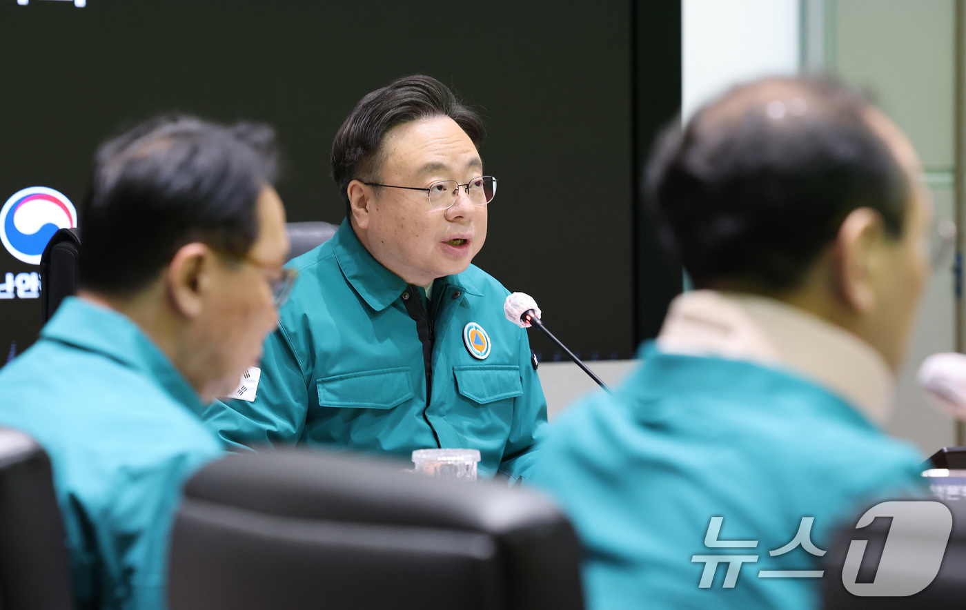 (서울=뉴스1) 임세영 기자 = 조규홍 보건복지부 장관(중앙재난안전대책본부 제1차장)이 14일 서울 종로구 정부서울청사에서 열린 의사 집단행동 중앙재난안전대책본부 회의에서 모두발언 …