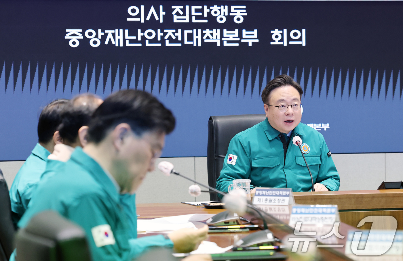 (서울=뉴스1) 임세영 기자 = 조규홍 보건복지부 장관(중앙재난안전대책본부 제1차장)이 14일 서울 종로구 정부서울청사에서 열린 의사 집단행동 중앙재난안전대책본부 회의에서 모두발언 …