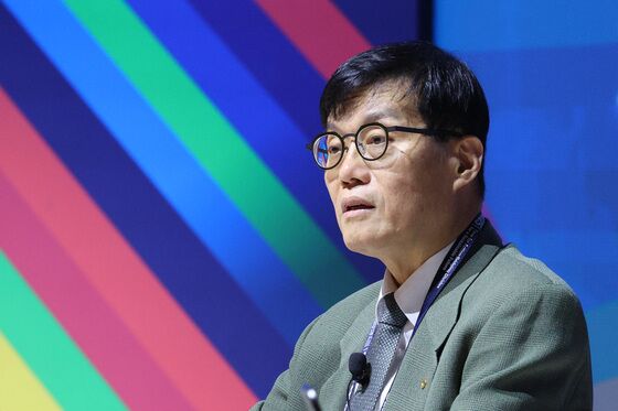 이창용 "저출산 등에 '제로금리' 근접…양적완화 도입 고민"