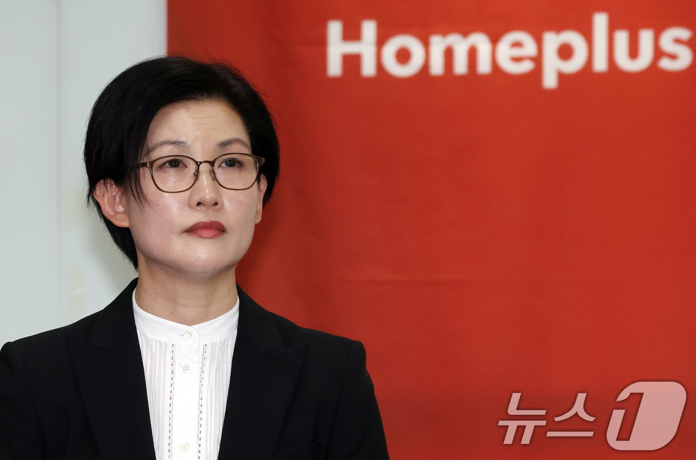 본문 이미지 - 조주연 홈플러스 사장이 14일 서울 강서구 홈플러스 본사에서 열린 기자간담회에서 취재진의 질문을 듣고 있다. 2025.3.14/뉴스1 ⓒ News1 김명섭 기자