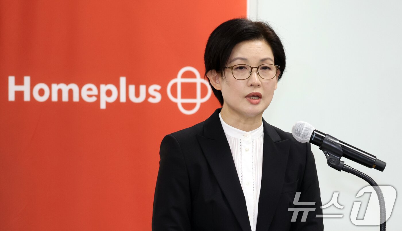 본문 이미지 - 조주연 홈플러스 사장이 14일 서울 강서구 홈플러스 본사에서 열린 기자간담회에서 모두 발언을 하고 있다. 2025.3.14/뉴스1 ⓒ News1 김명섭 기자