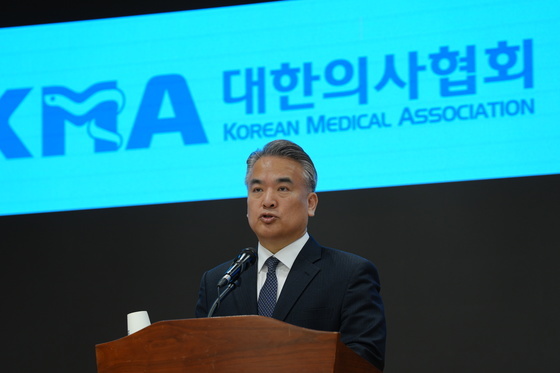 의협 "의대 증원 재검토해야…2027년 490명도 많다"