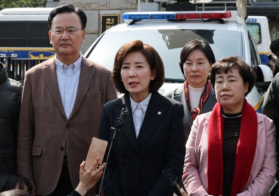 나경원 "민주 농성, 거리독점 불법행위…즉각 강제집행해야"