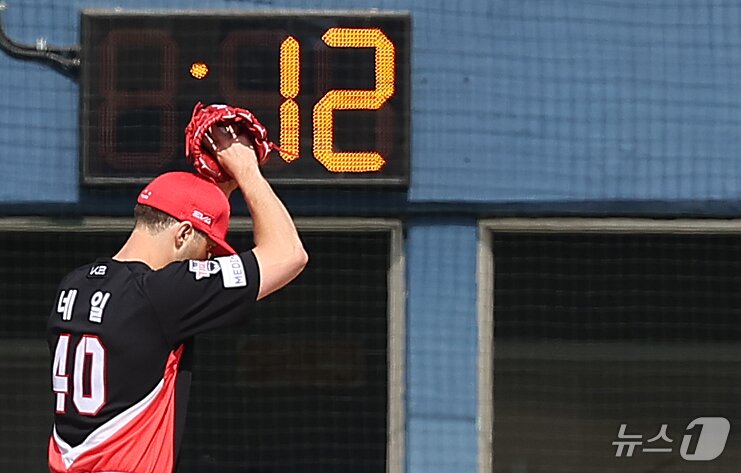 본문 이미지 - 2026시즌 2초 더 단축된 피치클록. ⓒ 뉴스1 김진환 기자