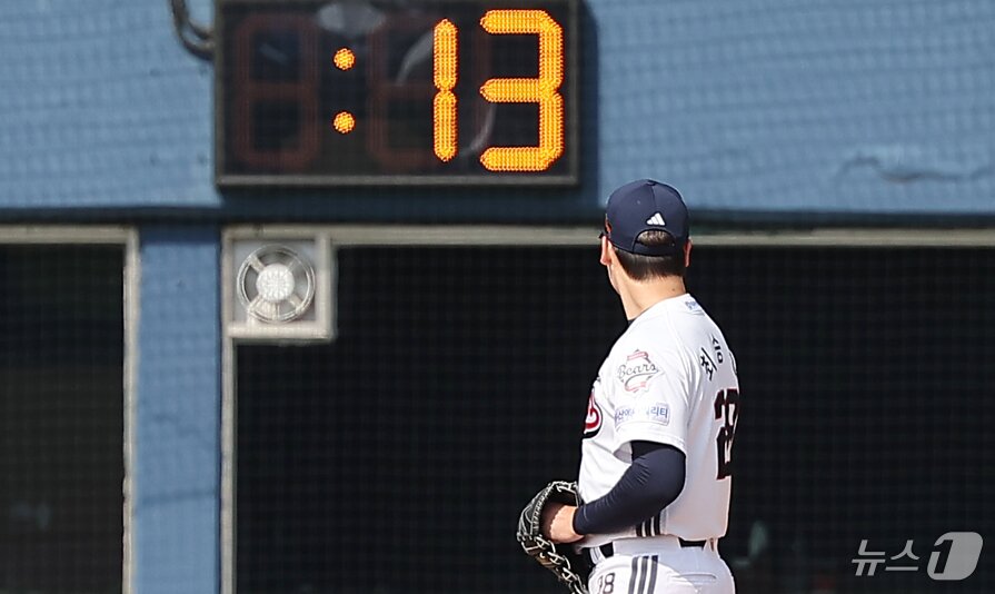 본문 이미지 - 피치 클록. /뉴스1 DB ⓒ News1 김진환 기자