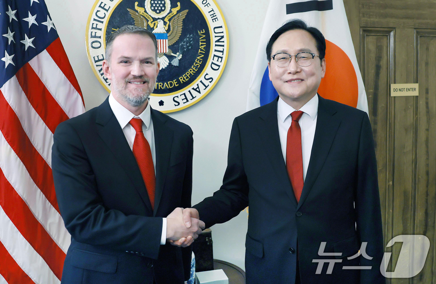 (서울=뉴스1) 신웅수 기자 = 정인교 산업통상자원부 통상교섭본부장이 14일(현지시간) 오전 미국 워싱턴 D.C. 미국 무역대표부에서 제이미슨 그리어 미국 무역대표부 대표와 면담에 …