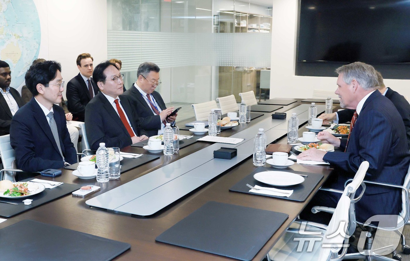 (서울=뉴스1) 신웅수 기자 = 정인교 산업통상자원부 통상교섭본부장이 14일 (현지시간) 미국 워싱턴 D.C. 허드슨 연구소 회의실에서 패트릭 크로닌 허드슨 연구소 아시아태평양 안 …