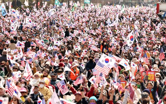 尹 석방 후 첫 주말 여야 장외 여론전…선고 앞둔 헌재 압박(종합)