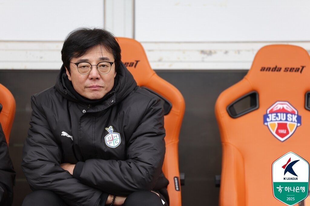 본문 이미지 - 황선홍 대전 하나시티즌 감독. (한국프로축구연맹 제공)