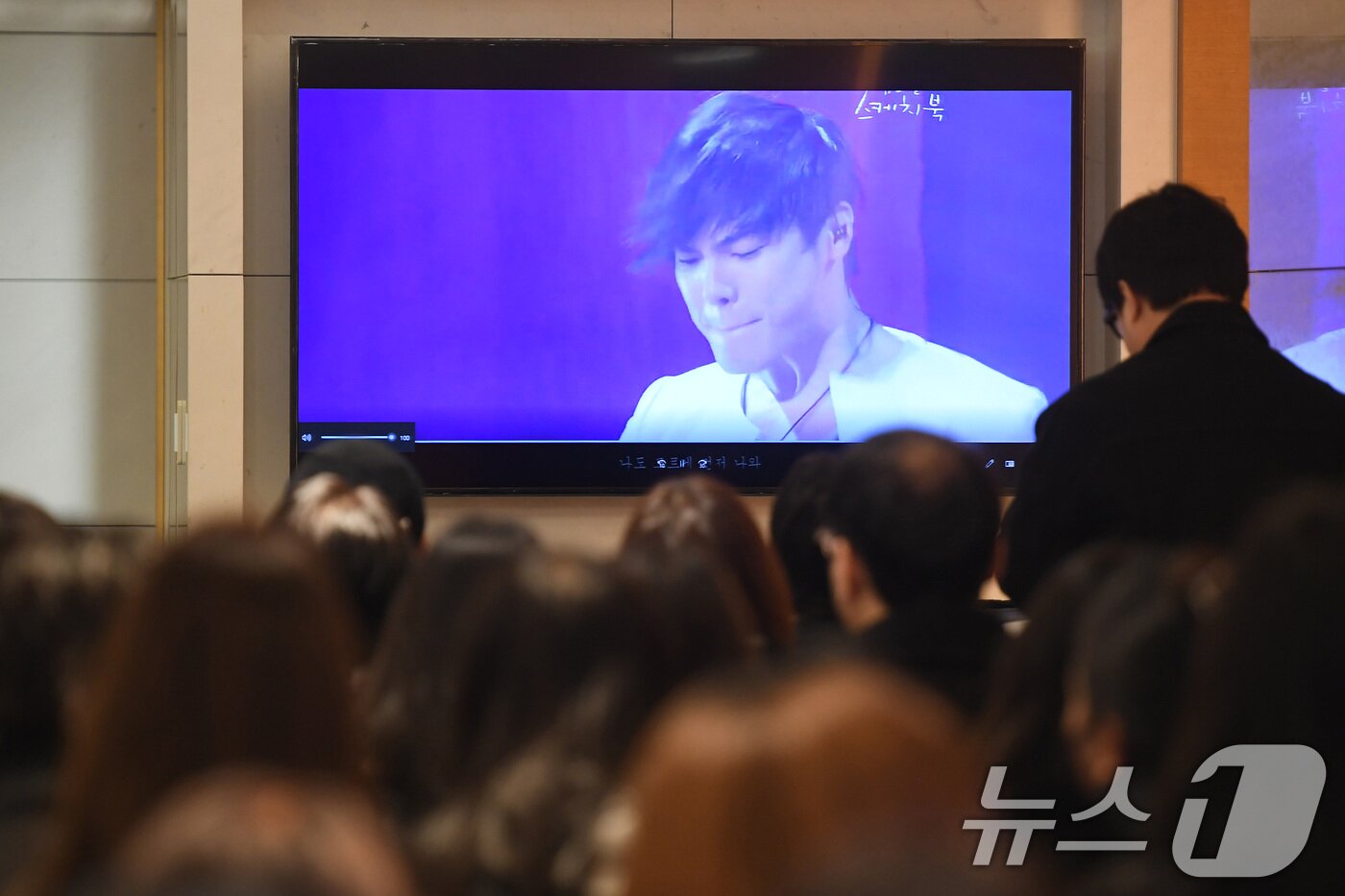 본문 이미지 - 16일 오전 서울 강남구 삼성서울병원 장례식장에서 고(故) 휘성의 영결식이 엄수되고 있다. (공동취재) 2025.3.16/뉴스1 ⓒ News1 이동해 기자