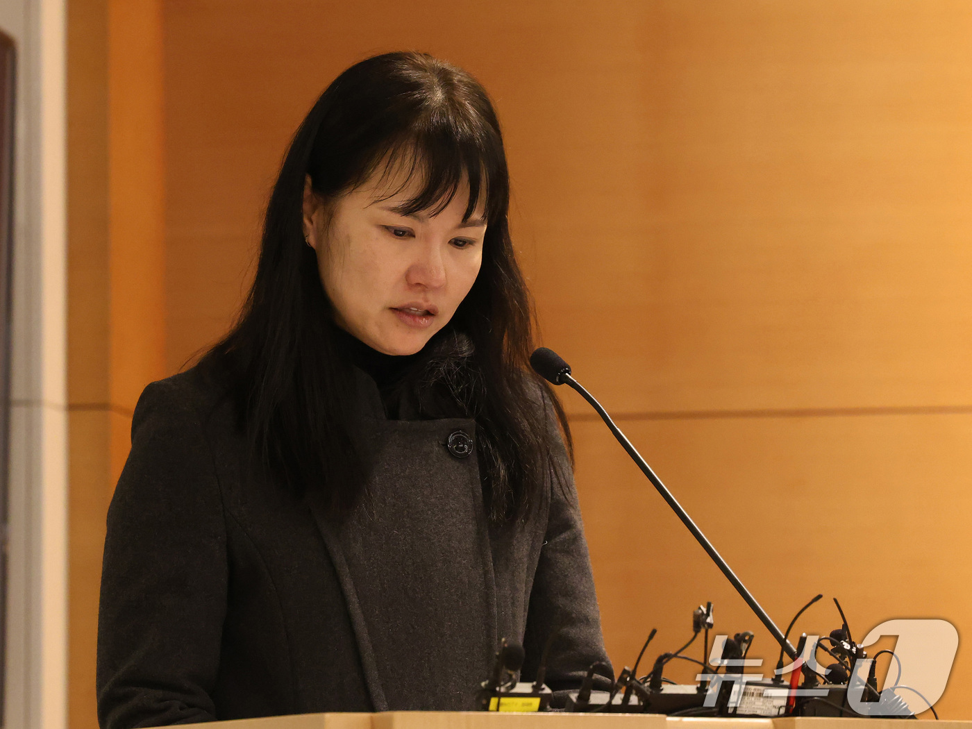 (서울=뉴스1) 이동해 기자 = 16일 오전 삼성서울병원에서 열린 故 휘성의 영결식에서 팬클럽 회장 조회정씨가 추도사하고 있다. (공동취재) 2025.3.16/뉴스1