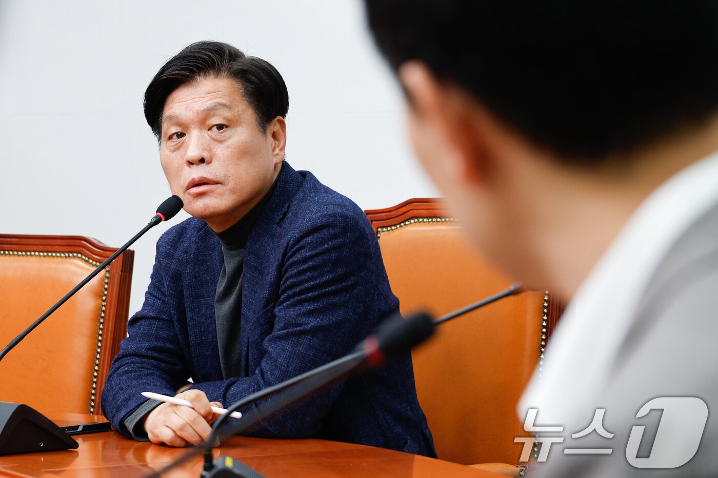 본문 이미지 - 조승래 더불어민주당 수석대변인이 16일 서울 여의도 국회에서 열린 기자간담회에 참석해 취재진 질의에 답하고 있다. 2025.3.16/뉴스1 ⓒ News1 안은나 기자