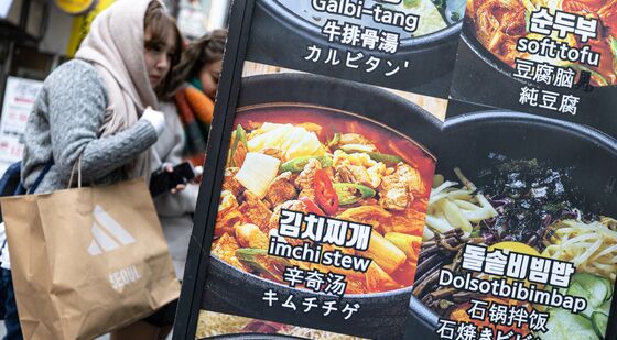 천장 뚫은 물가… 서울 김치찌개 평균 8500원