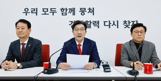 민주, '尹 탄핵심판 승복' 與 입장에 "마은혁 임명은 왜 불복"