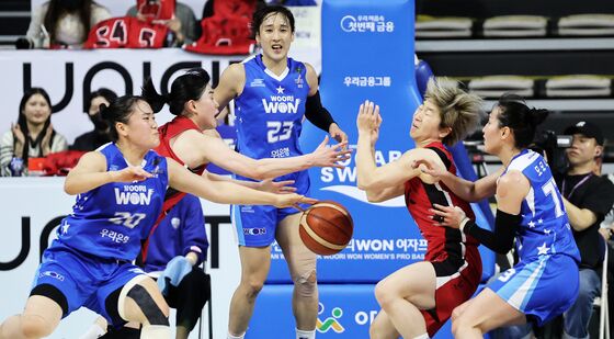 WKBL 챔프전 1차전 '혈투'