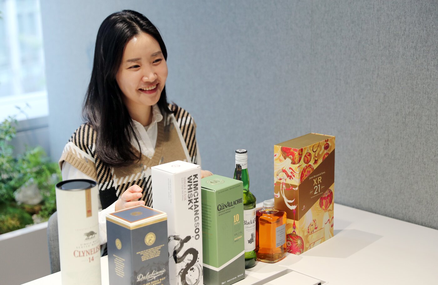 본문 이미지 - 지난 5일 이마트 본사에서 백민 이마트 위스키 바이어가 인터뷰를 하고 있다.(이마트 제공).