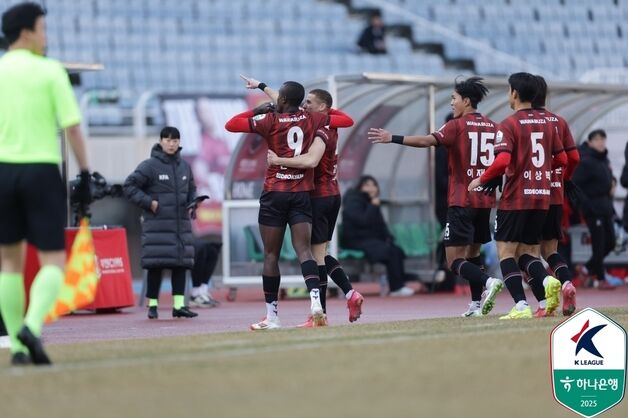 부천, 안산 꺾고 K리그2 선두 질주…부산도 2연승 신바람