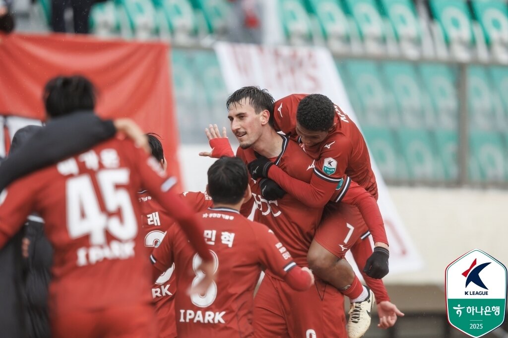 본문 이미지 - 부산의 곤잘로&#40;한국프로축구연맹 제공&#41;